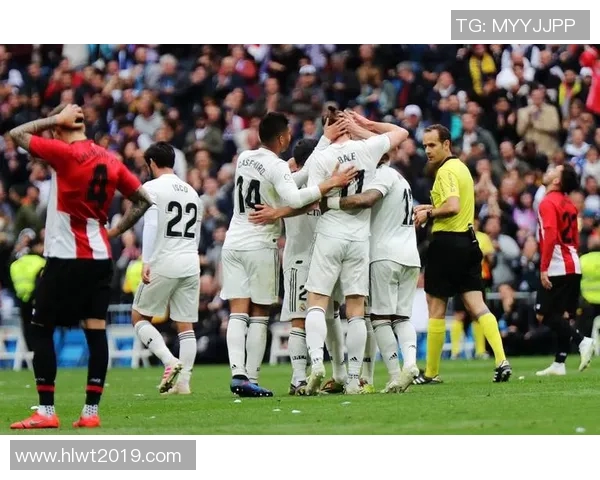 足球文化的全球传播与发展：从竞技到娱乐的跨界融合与未来趋势